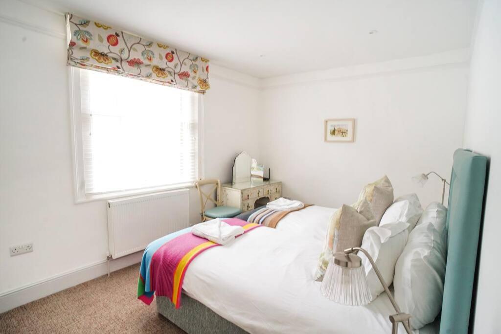 Paskins, Cowes - Sleeps 4 - 2 Bed - 2 Bath - Central Location Экстерьер фото