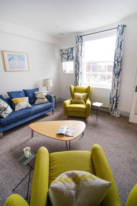Paskins, Cowes - Sleeps 4 - 2 Bed - 2 Bath - Central Location Экстерьер фото