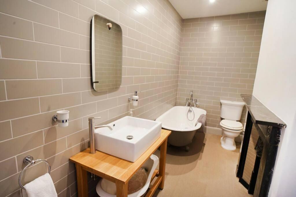 Paskins, Cowes - Sleeps 4 - 2 Bed - 2 Bath - Central Location Экстерьер фото