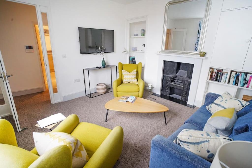Paskins, Cowes - Sleeps 4 - 2 Bed - 2 Bath - Central Location Экстерьер фото