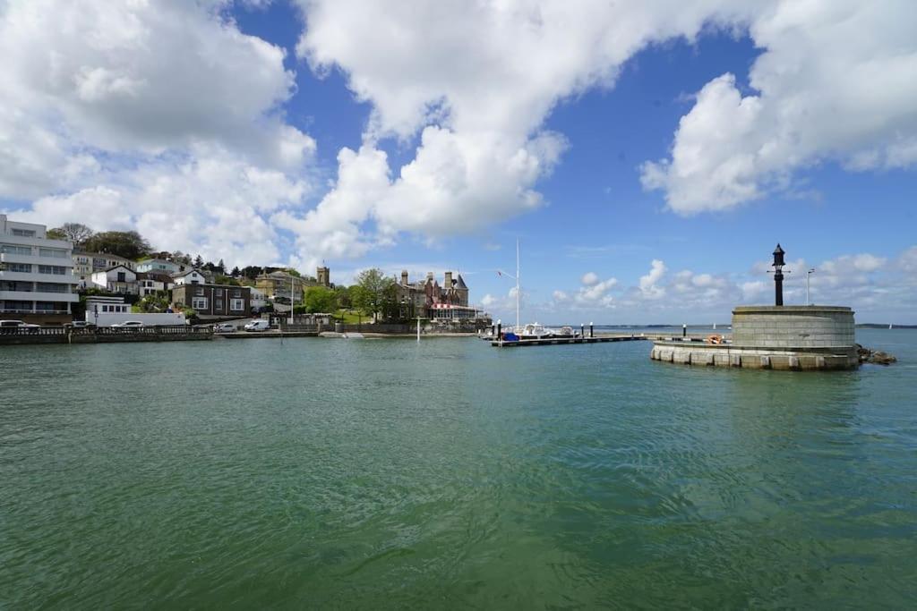 Paskins, Cowes - Sleeps 4 - 2 Bed - 2 Bath - Central Location Экстерьер фото